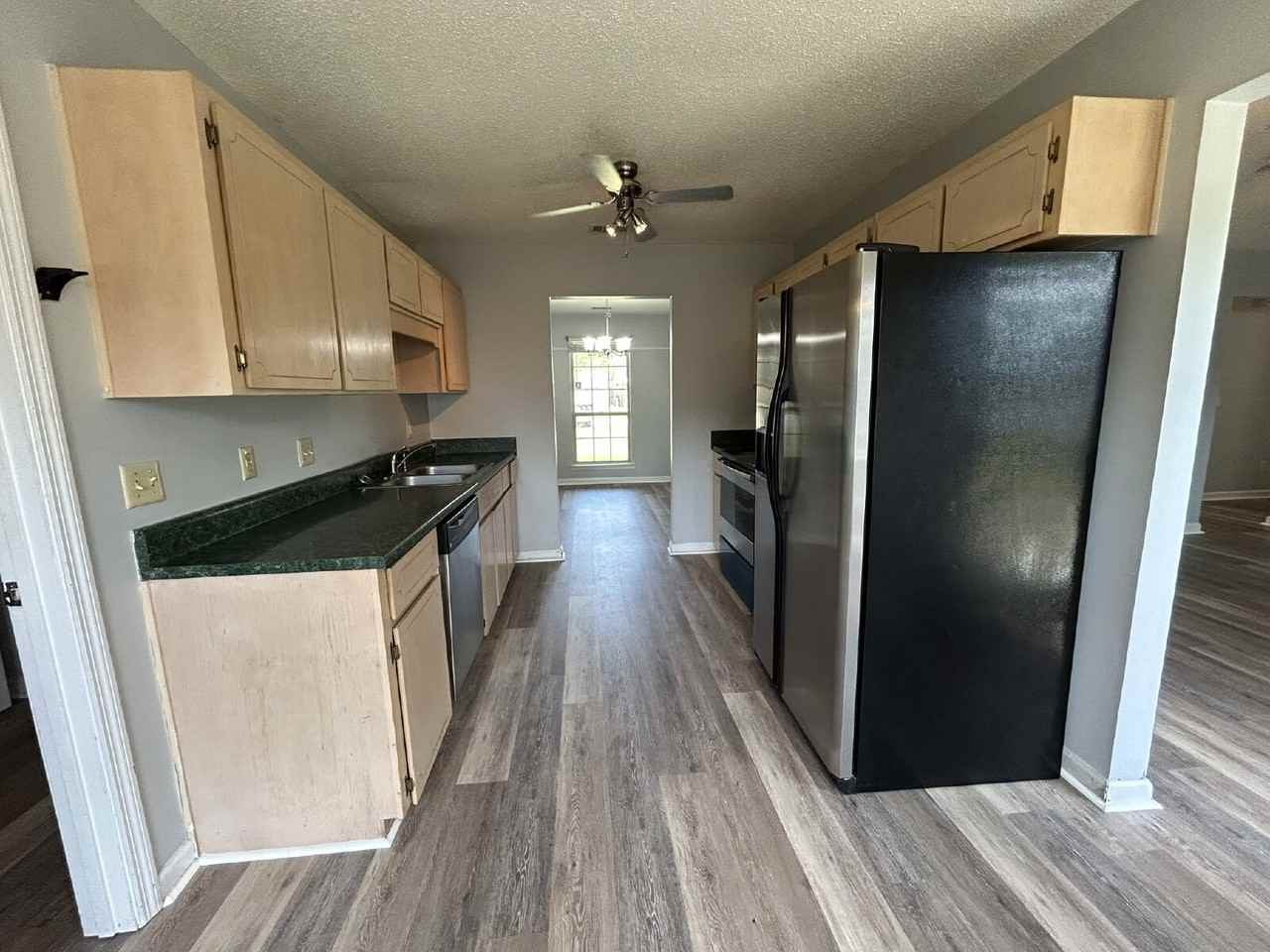 1730 Ashton Dr - Photo 5 of 17