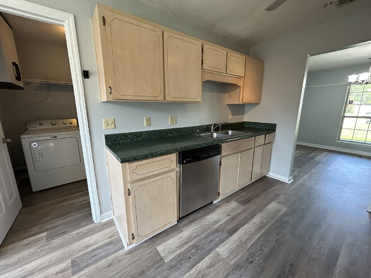 1730 Ashton Dr - Photo 6 of 17