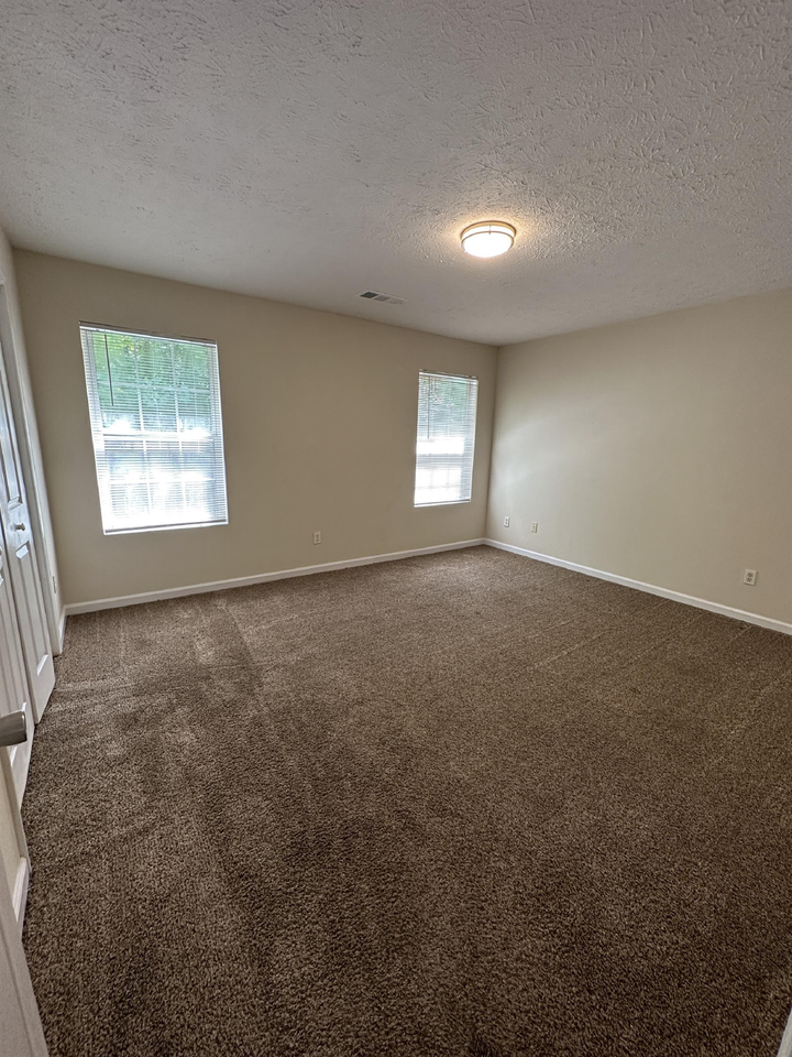 4801 Victoria Ct - Photo 2 of 15