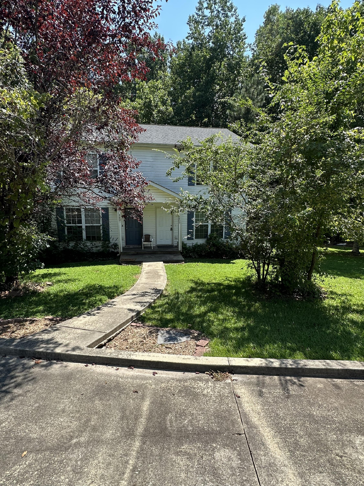 4801 Victoria Ct - Photo 4 of 15