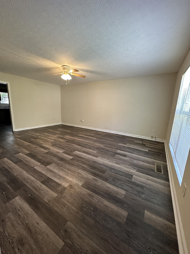 4801 Victoria Ct - Photo 6 of 15