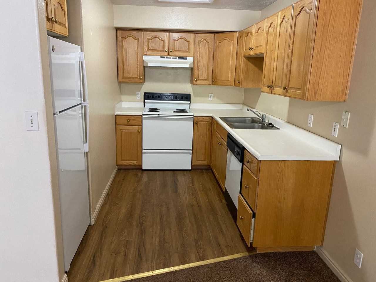 656 Diagonal St - Photo 5 of 11