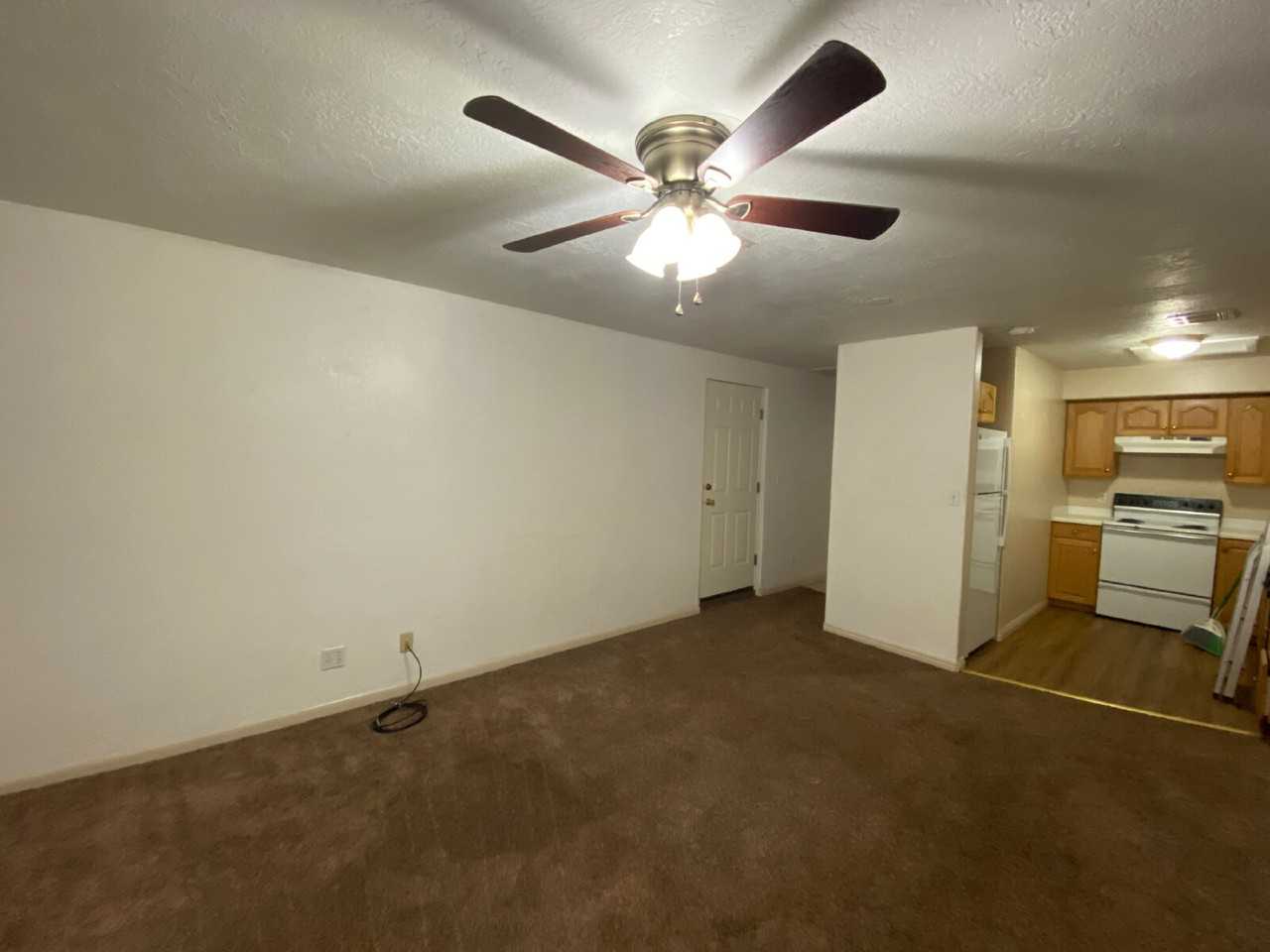 656 Diagonal St - Photo 6 of 11