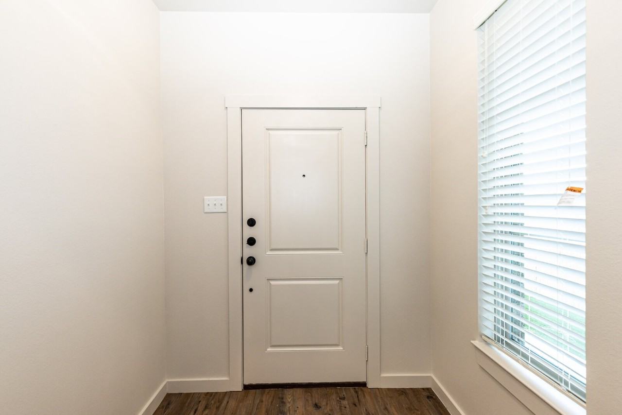 2527 138th St - Photo 5 of 34