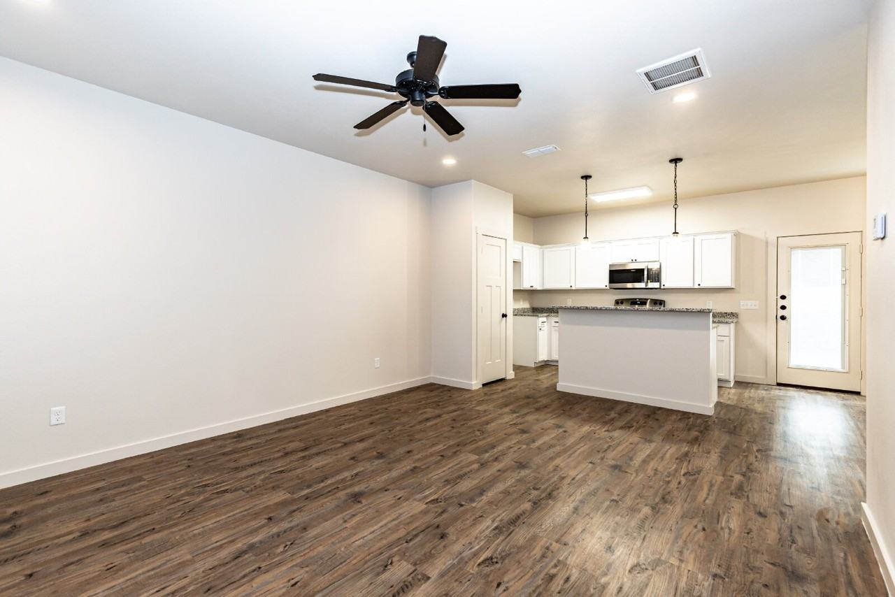 2527 138th St - Photo 7 of 34