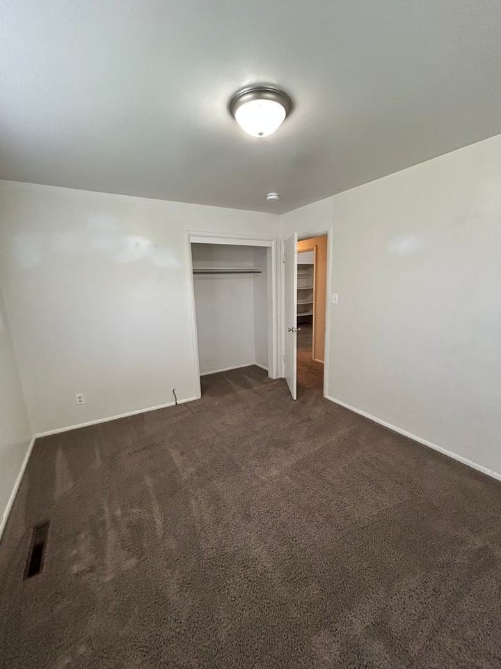 440 E 850 S - Photo 2 of 27