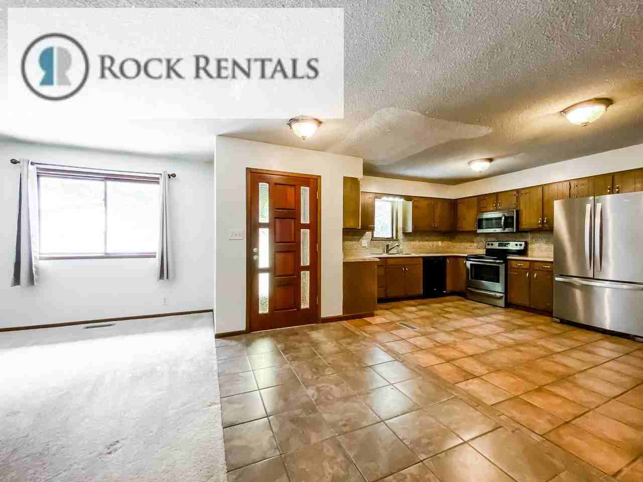 10171 Golden Arrow Dr - Photo 3 of 15