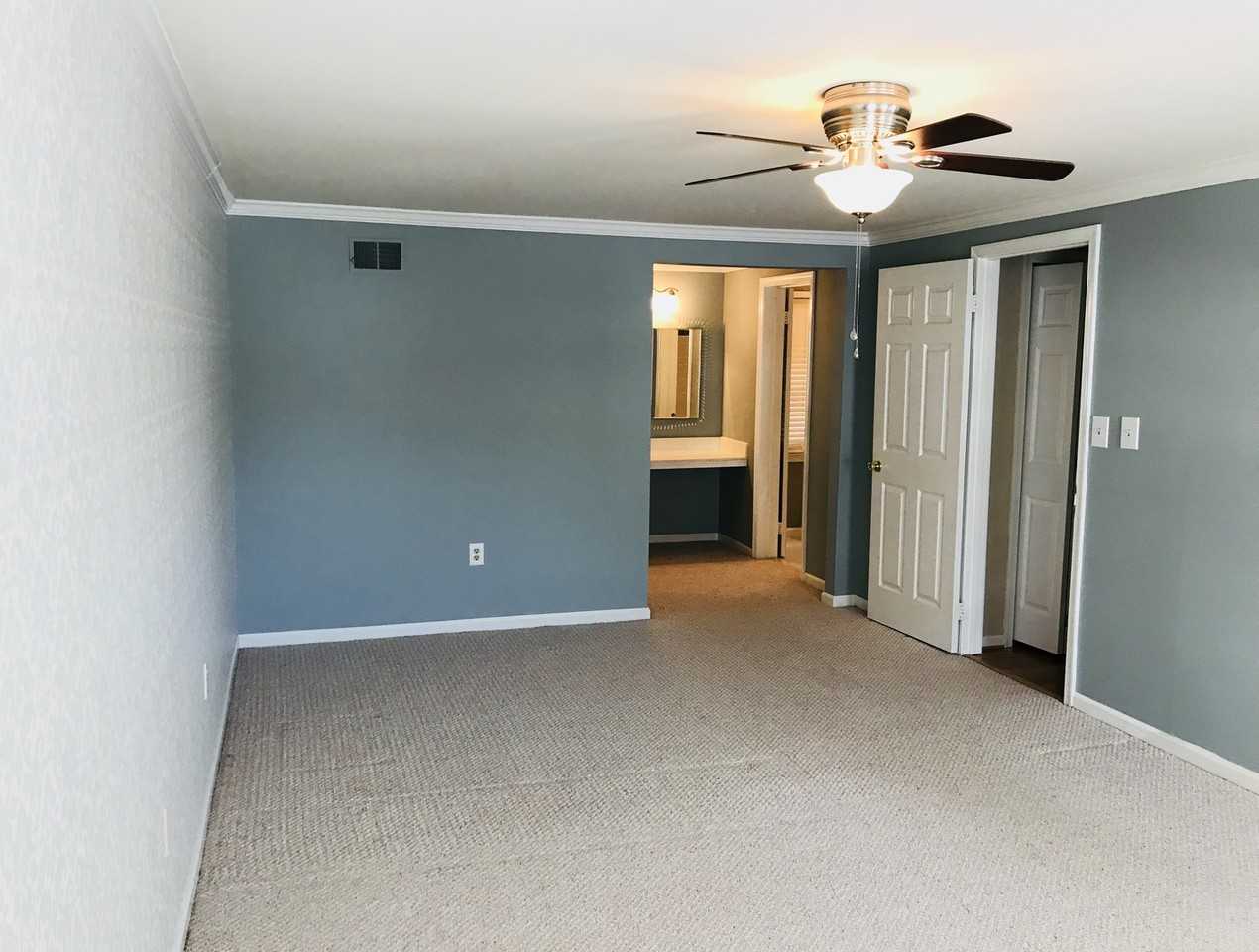 15860 Montview Dr - Photo 3 of 20