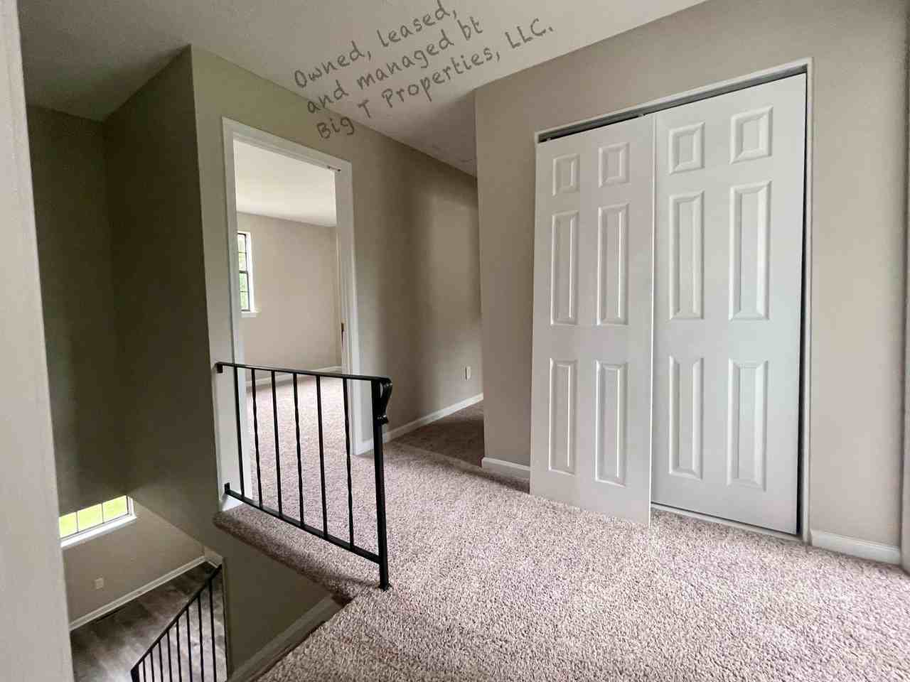 4 Regal Ct - Photo 7 of 14