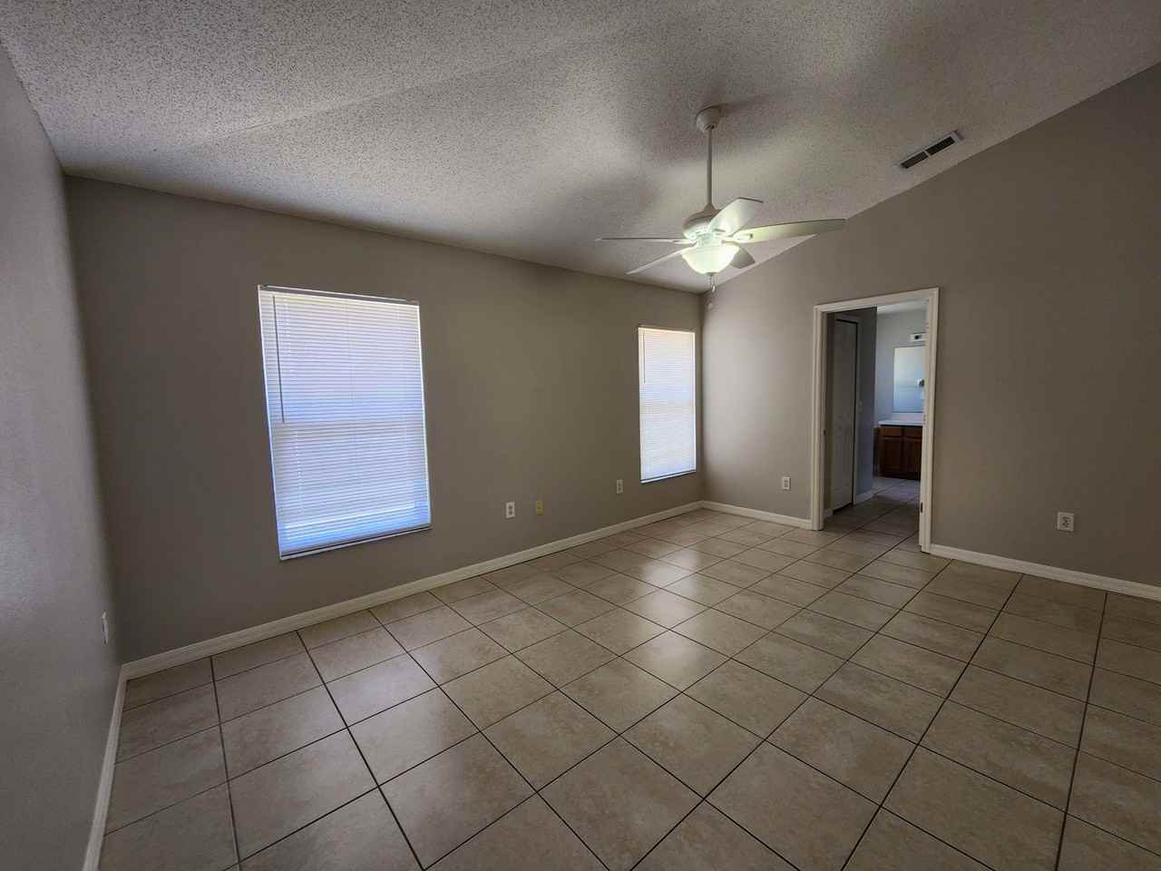 1605 Redfin Dr - Photo 6 of 22