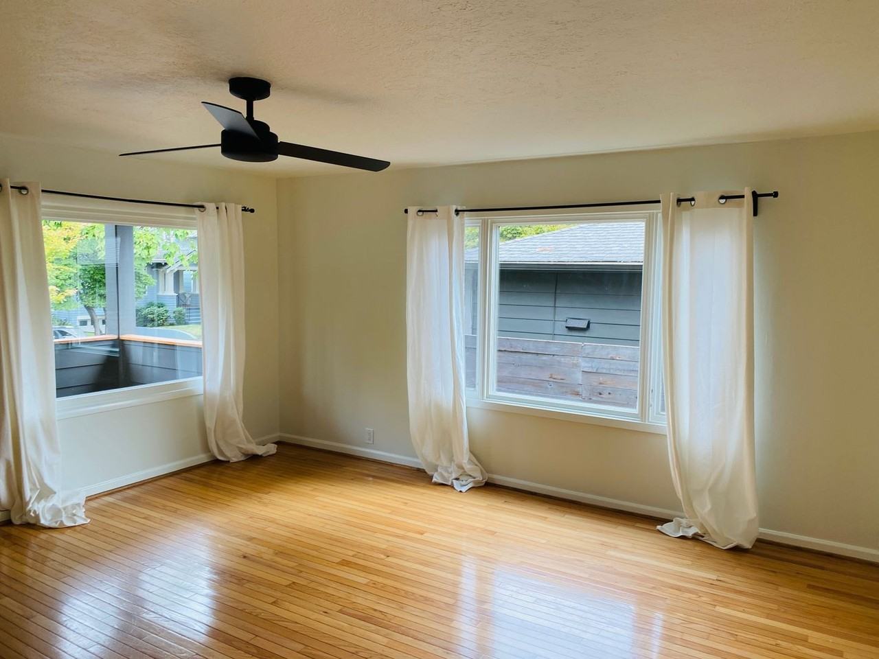 3822 Se Taylor St - Photo 4 of 15