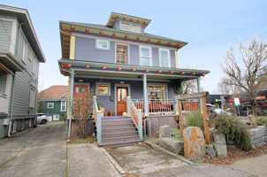 featured image of 4033 Se Hawthorne Blvd