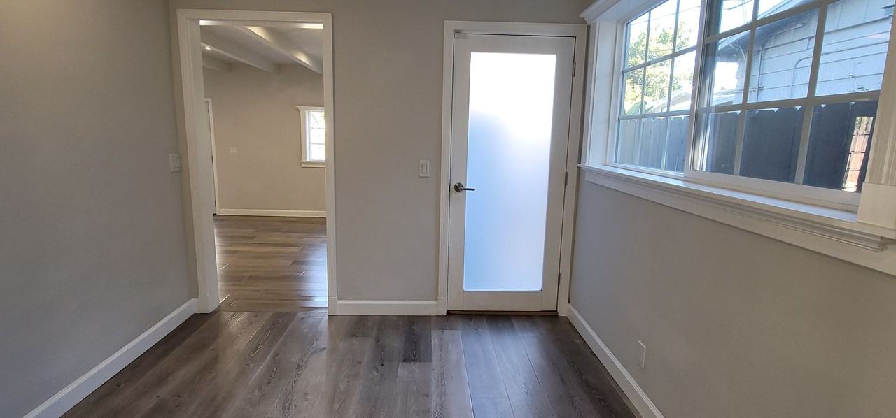 22509 Clarendon St - Photo 4 of 23