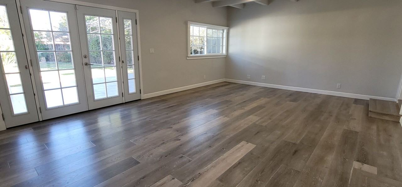 22509 Clarendon St - Photo 5 of 23