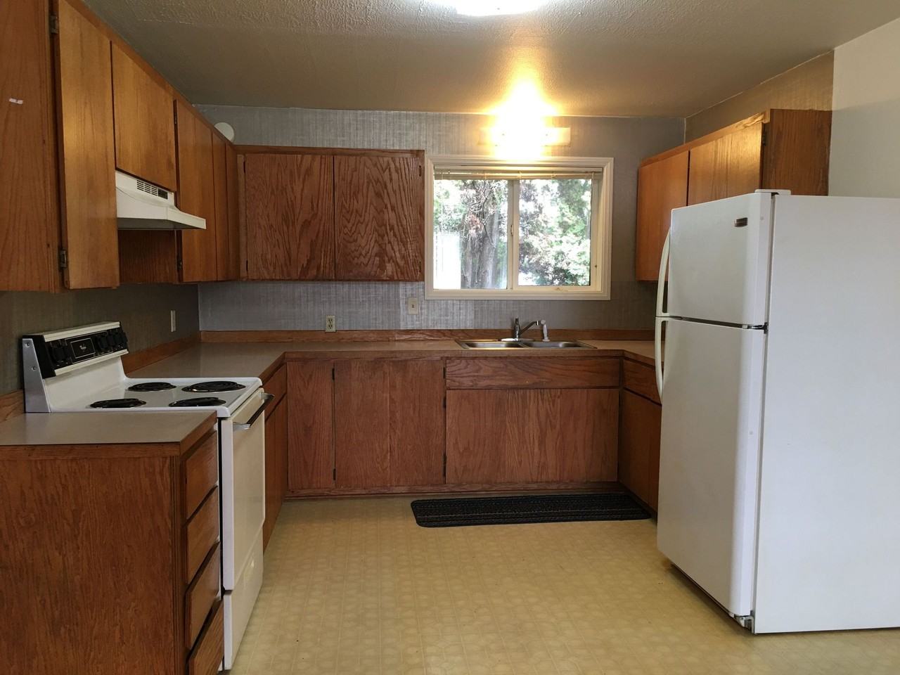 AkSa01~ 450/460 E. 4th Ave. - Photo 3 of 4