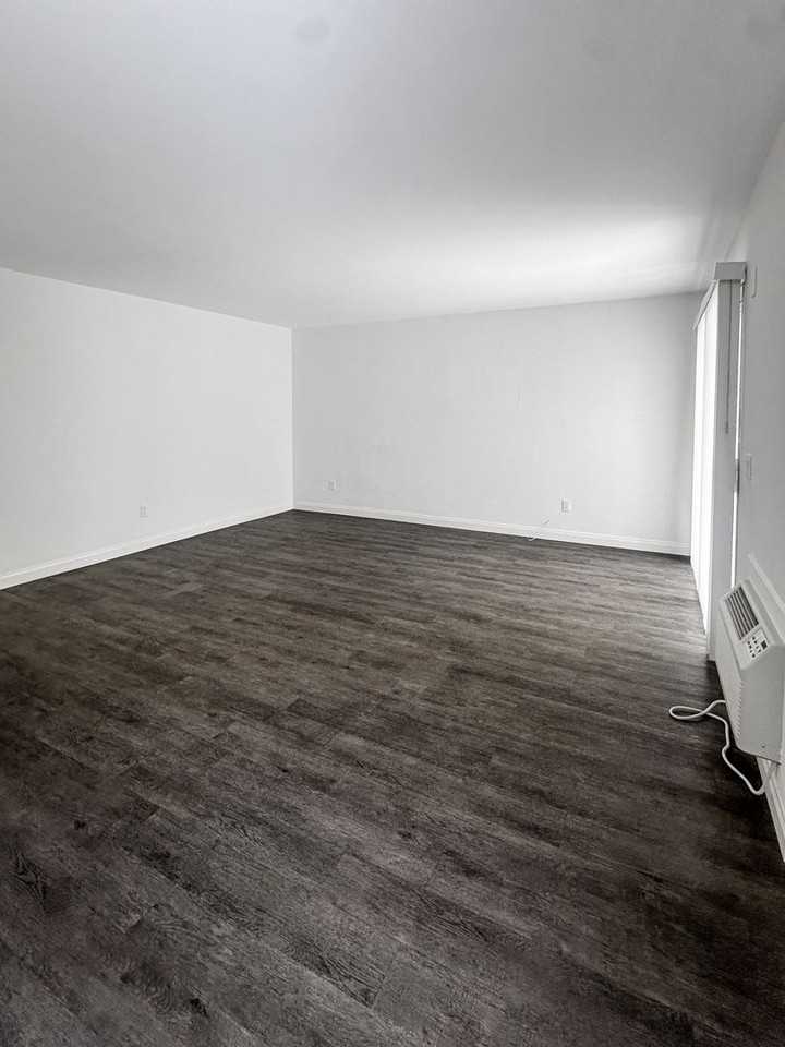 1605 Presioca St Apt A4 #A4 - Photo 5 of 11