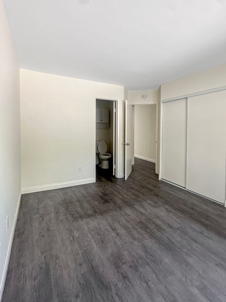 1605 Presioca St Apt A4 #A4 - Photo 7 of 11