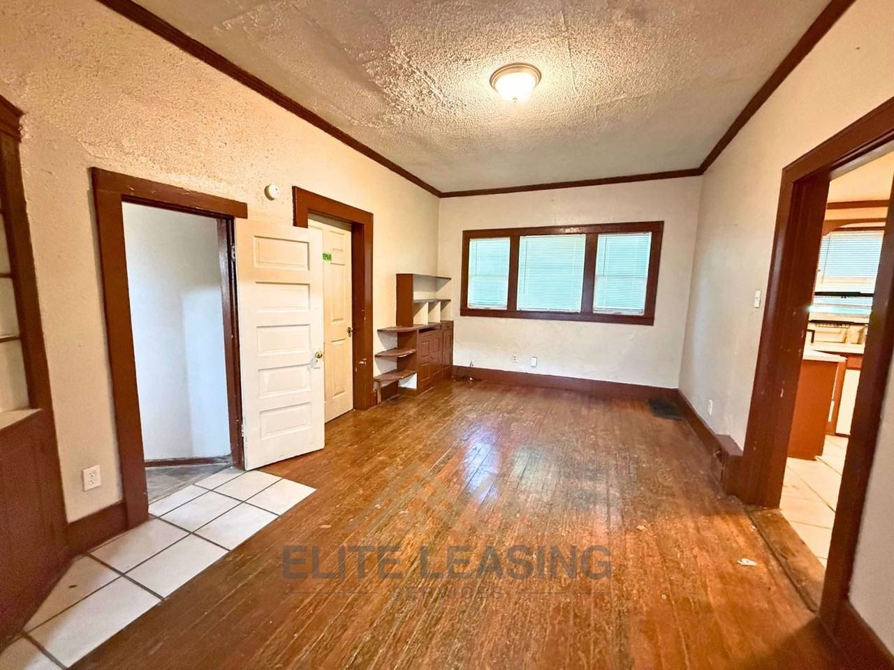 712 Sw 16th St - Photo 3 of 10