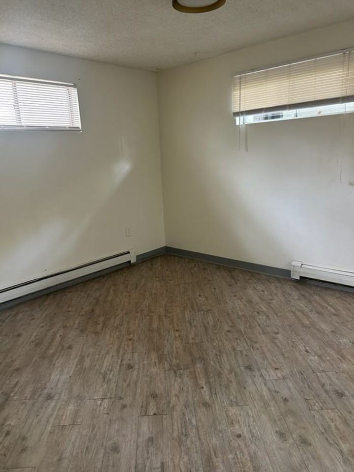 2322 Blake Ave - Photo 2 of 8