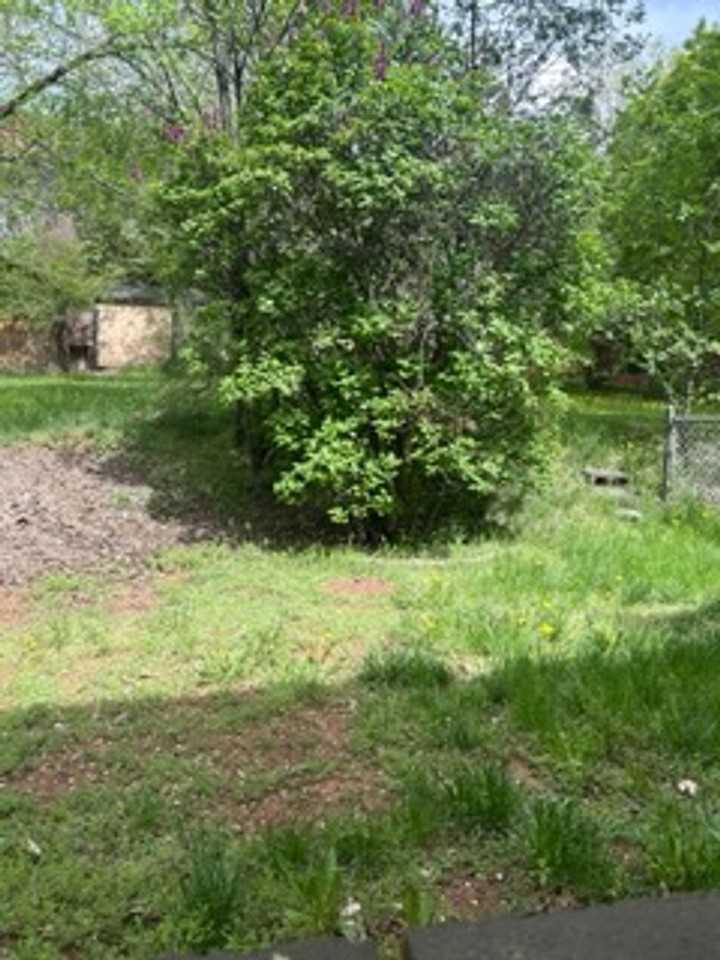 2322 Blake Ave - Photo 3 of 8