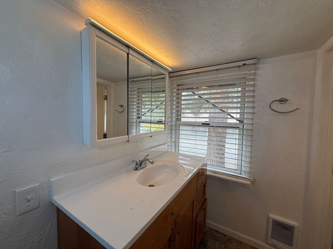 4 Sw Cleveland Ave - Photo 7 of 9