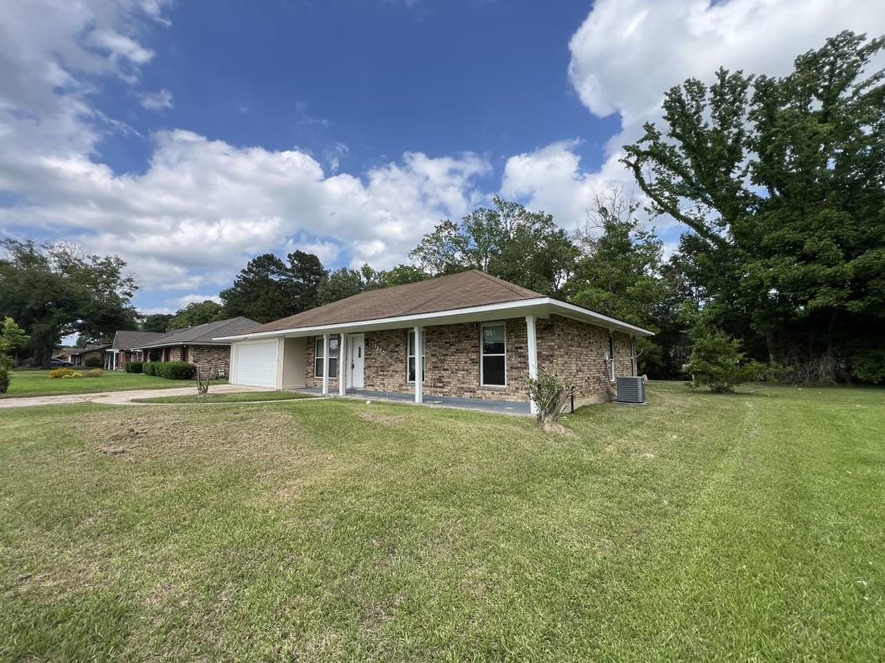 13830 Felicity Dr - Photo 2 of 32