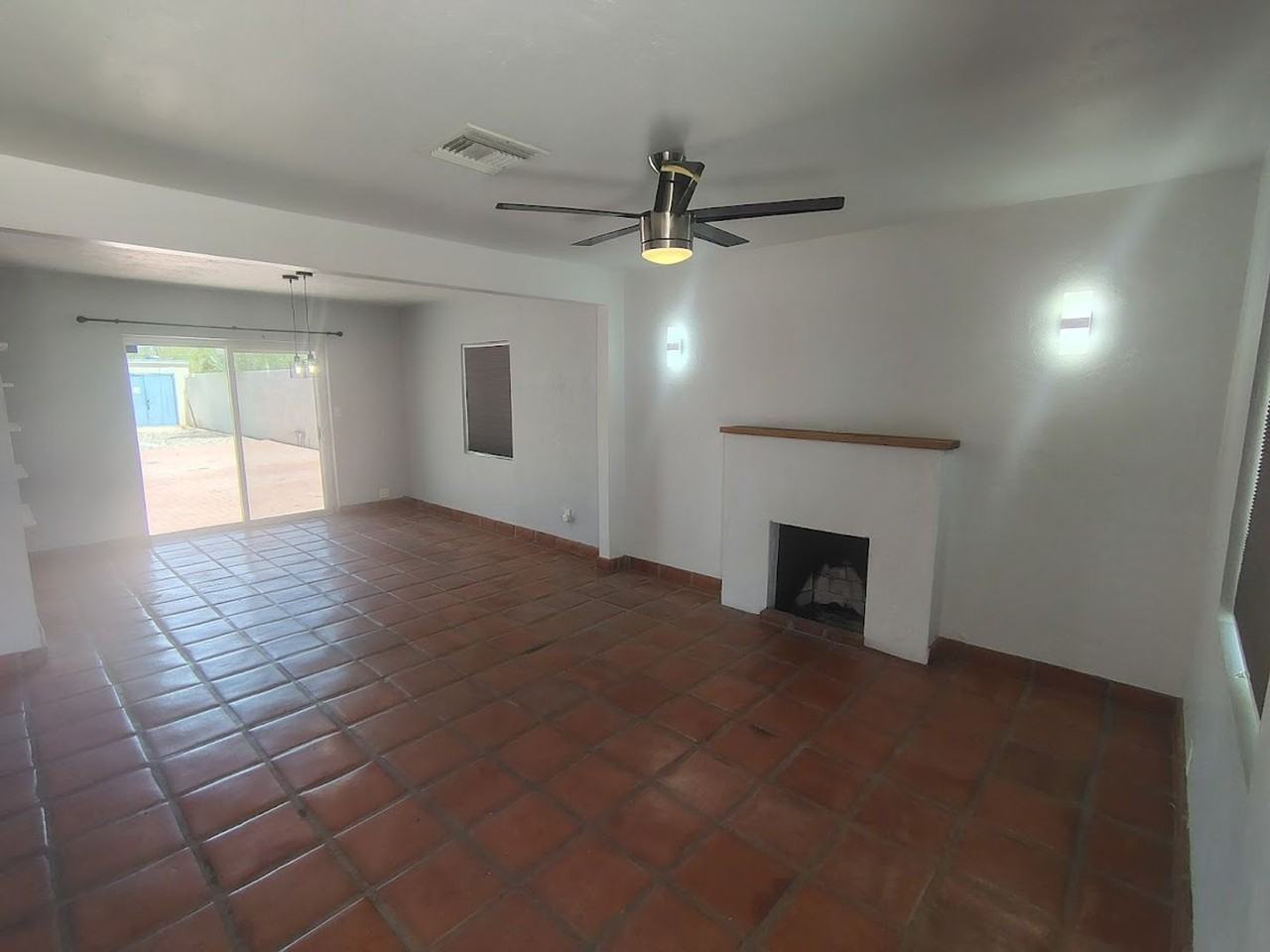 23 E Adams St - Photo 3 of 27