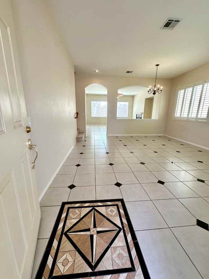 7607 Pioneer Ranch Ave - Photo 3 of 36