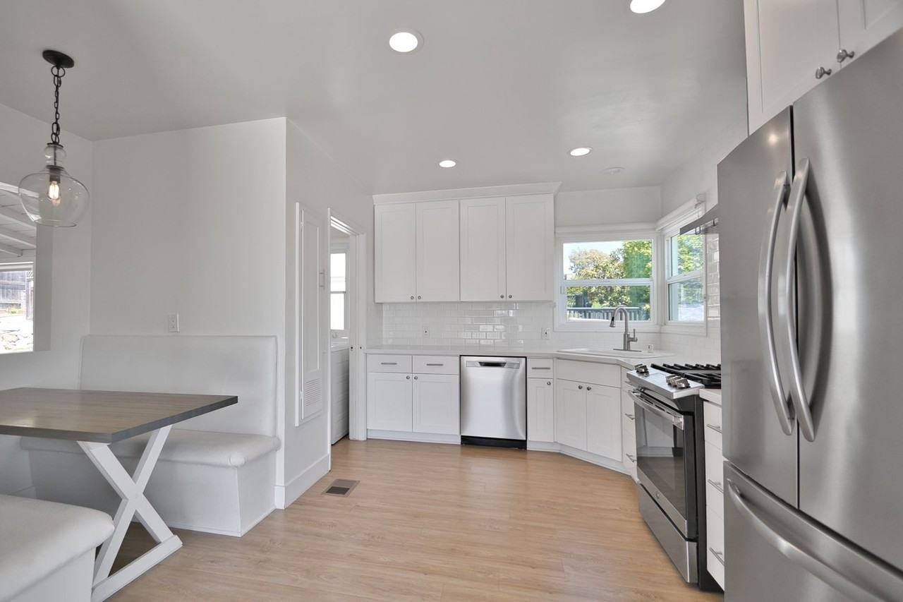 800 N Ardmore Ave - Photo 6 of 21