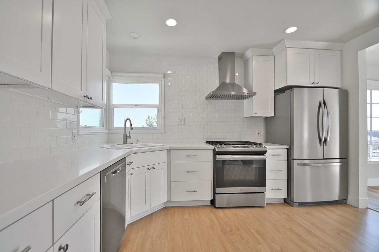 800 N Ardmore Ave - Photo 7 of 21
