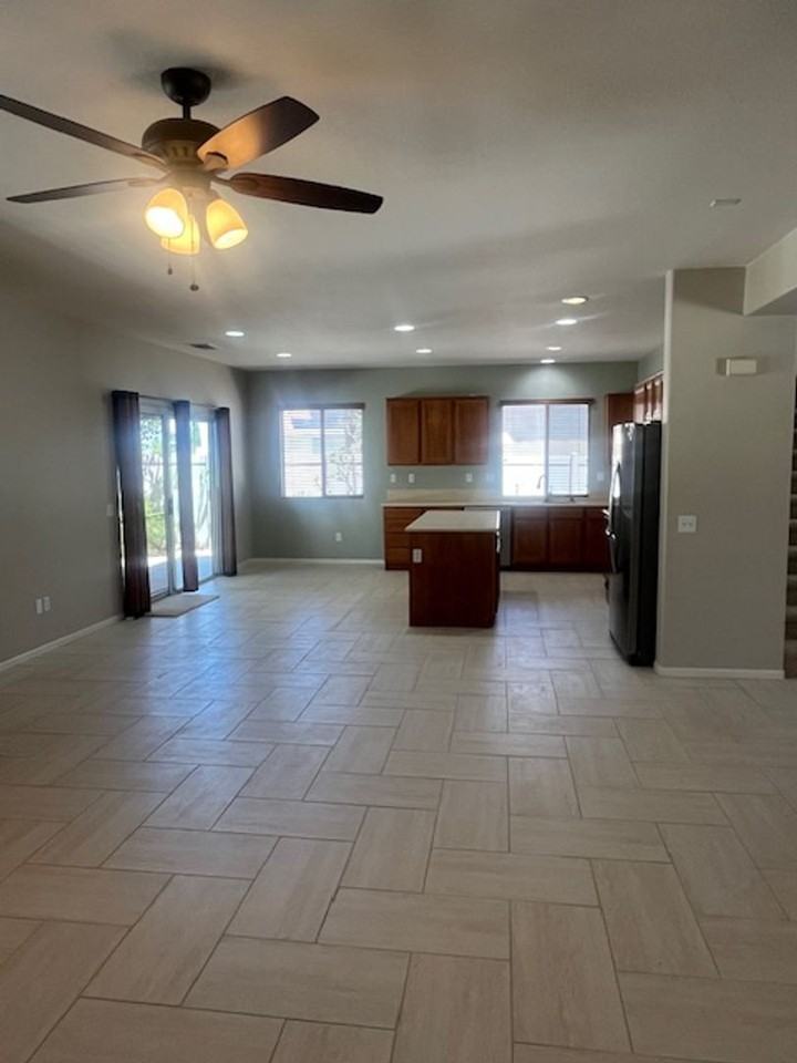 1443 Roadrunner Dr - Photo 7 of 23