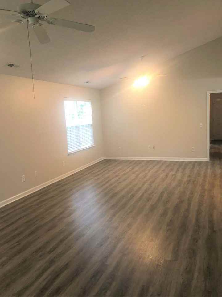 4315 Lakemoor Dr - Photo 3 of 18