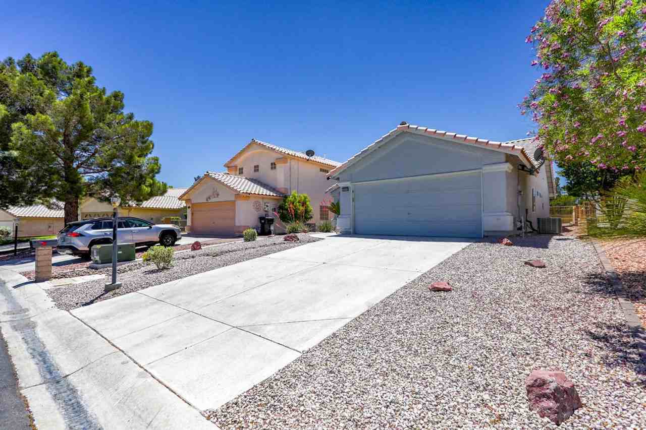 4921 Cedar Lawn Way - Photo 3 of 33