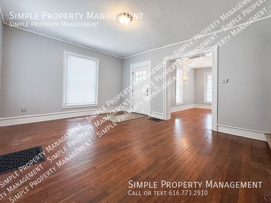201 Benjamin Ave Se - Photo 3 of 16