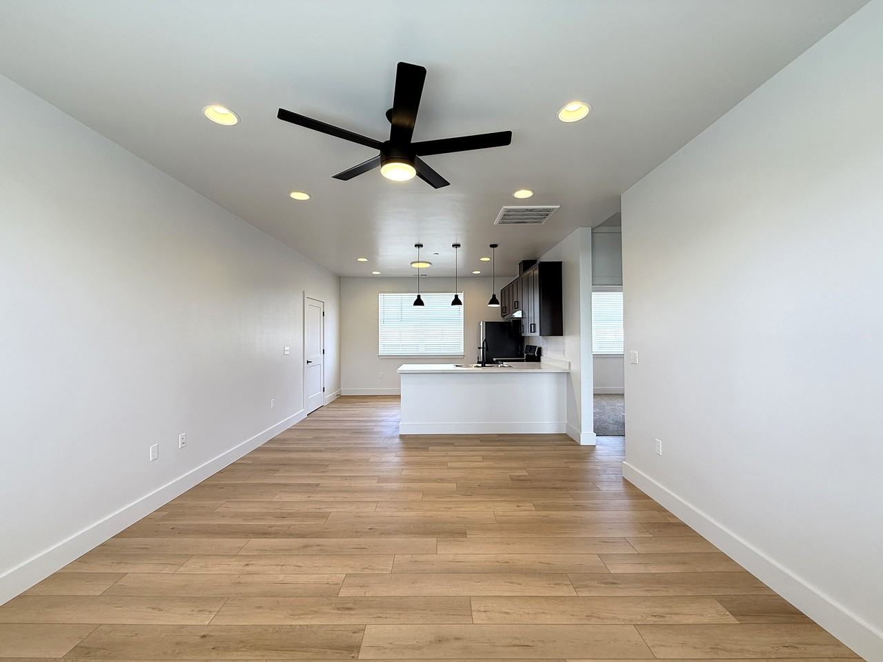 719 W Buhne St #3 - Photo 3 of 21