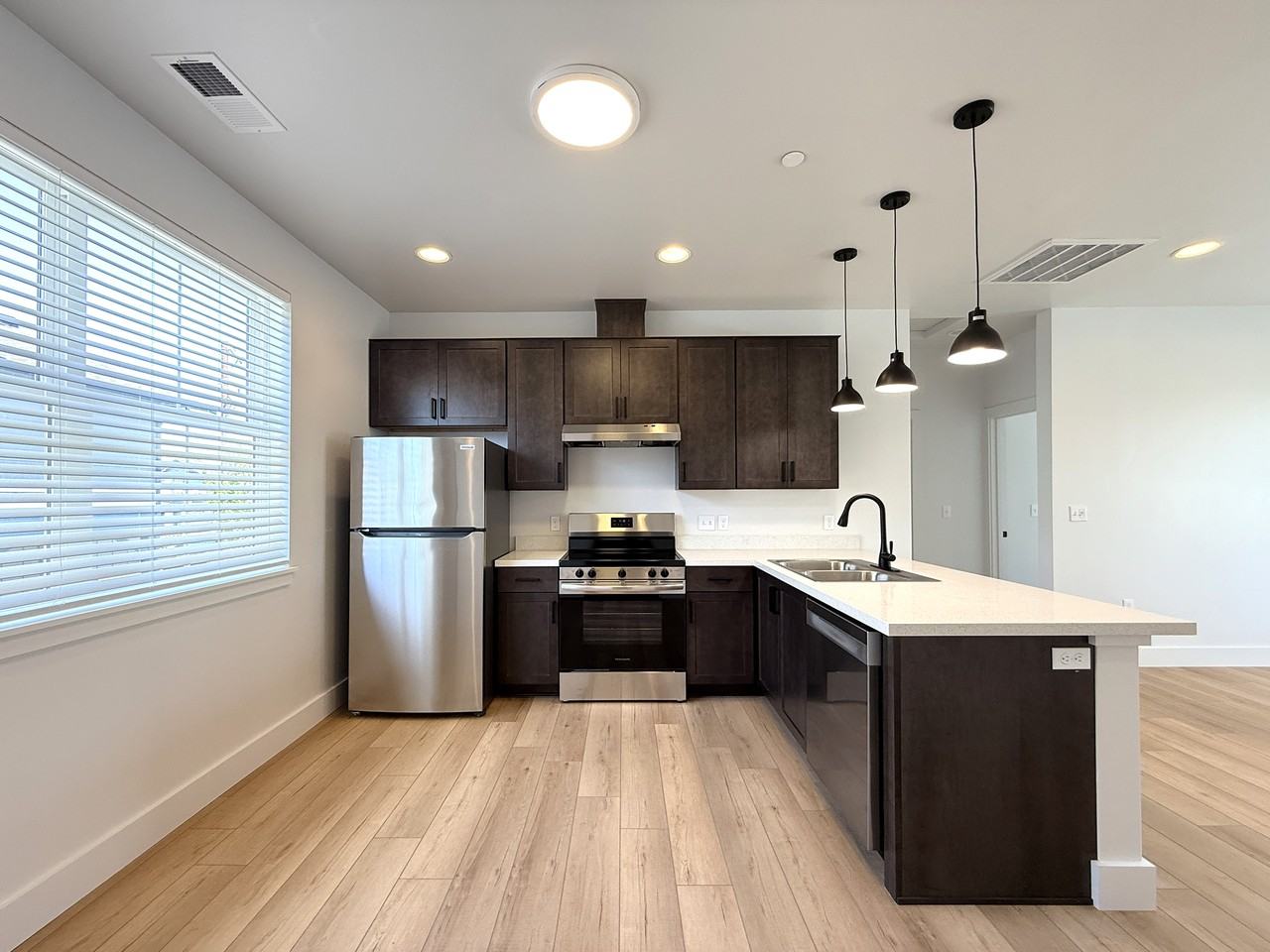 719 W Buhne St #3 - Photo 6 of 21