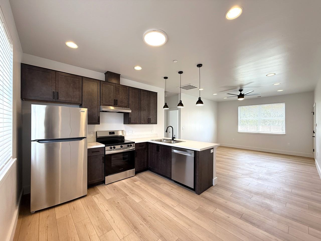 719 W Buhne St #3 - Photo 7 of 21