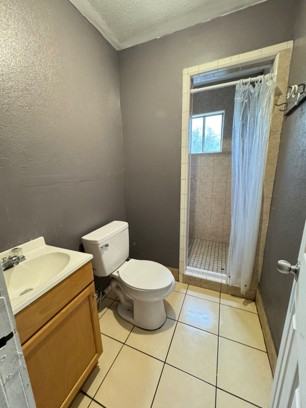 618 S F St - Photo 5 of 6