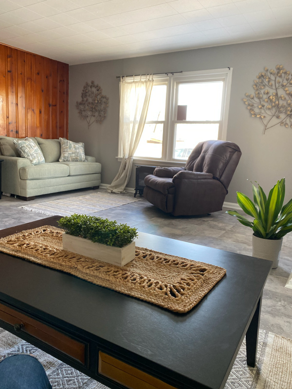 1826 E Riverside Dr - Photo 2 of 16