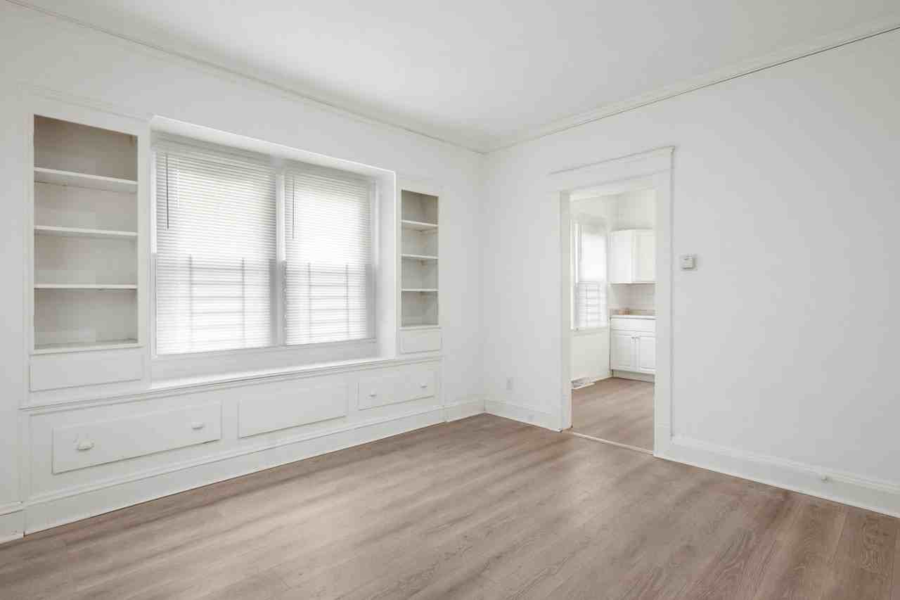 10413 Mount Auburn Avenue, Unit A - Photo 3 of 16