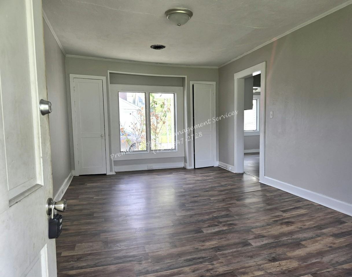 211 Line Ave - Photo 2 of 18