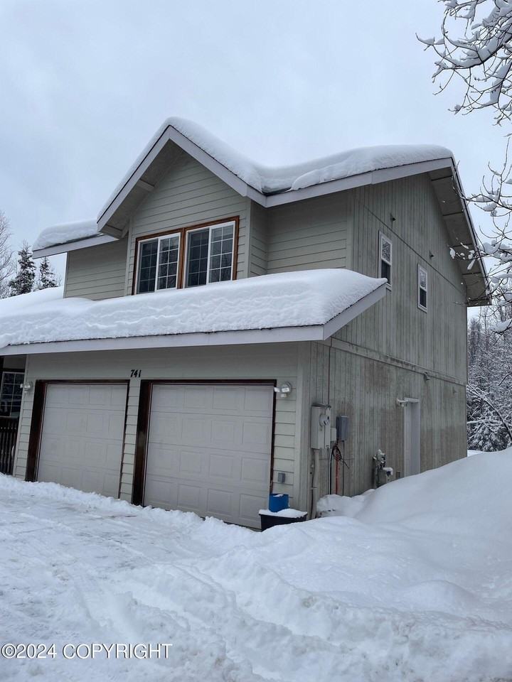 741 S Bettina Way - Photo 3 of 28