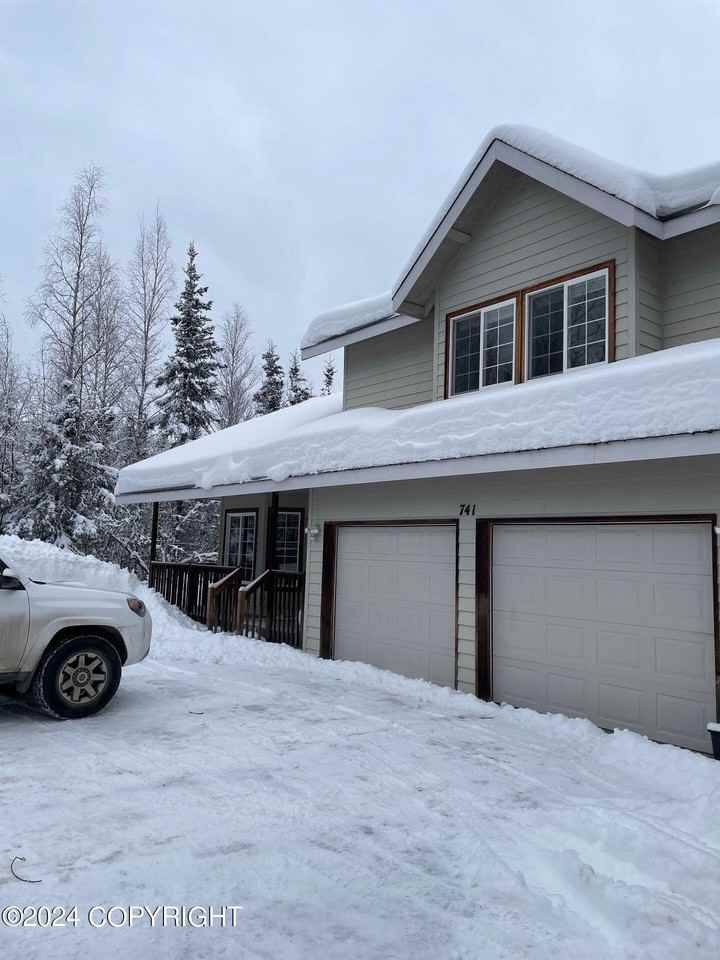 741 S Bettina Way - Photo 4 of 28