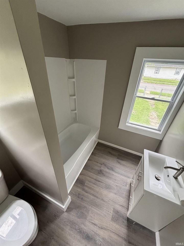 604 Mckinnie Ave - Photo 2 of 6