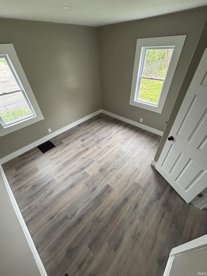 604 Mckinnie Ave - Photo 3 of 6