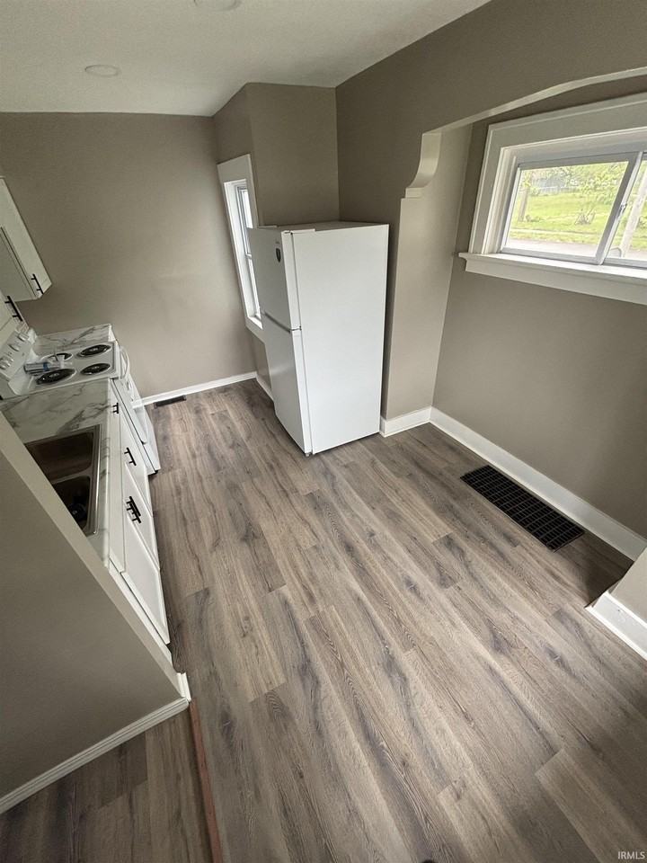 604 Mckinnie Ave - Photo 4 of 6