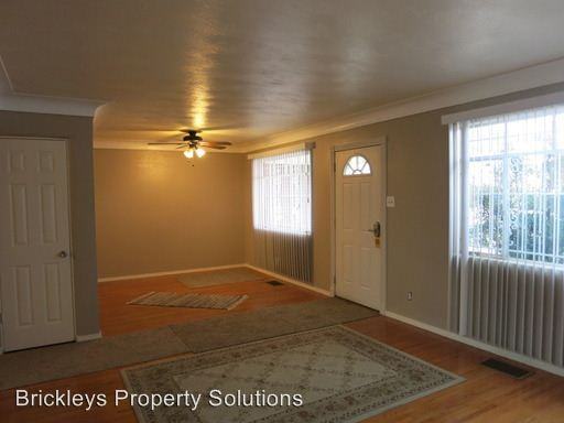 909 Cardenas Dr SE - Photo 3 of 12