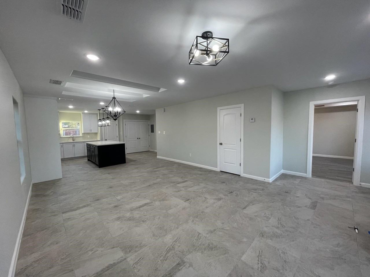 5527 Conroe St - Photo 3 of 27