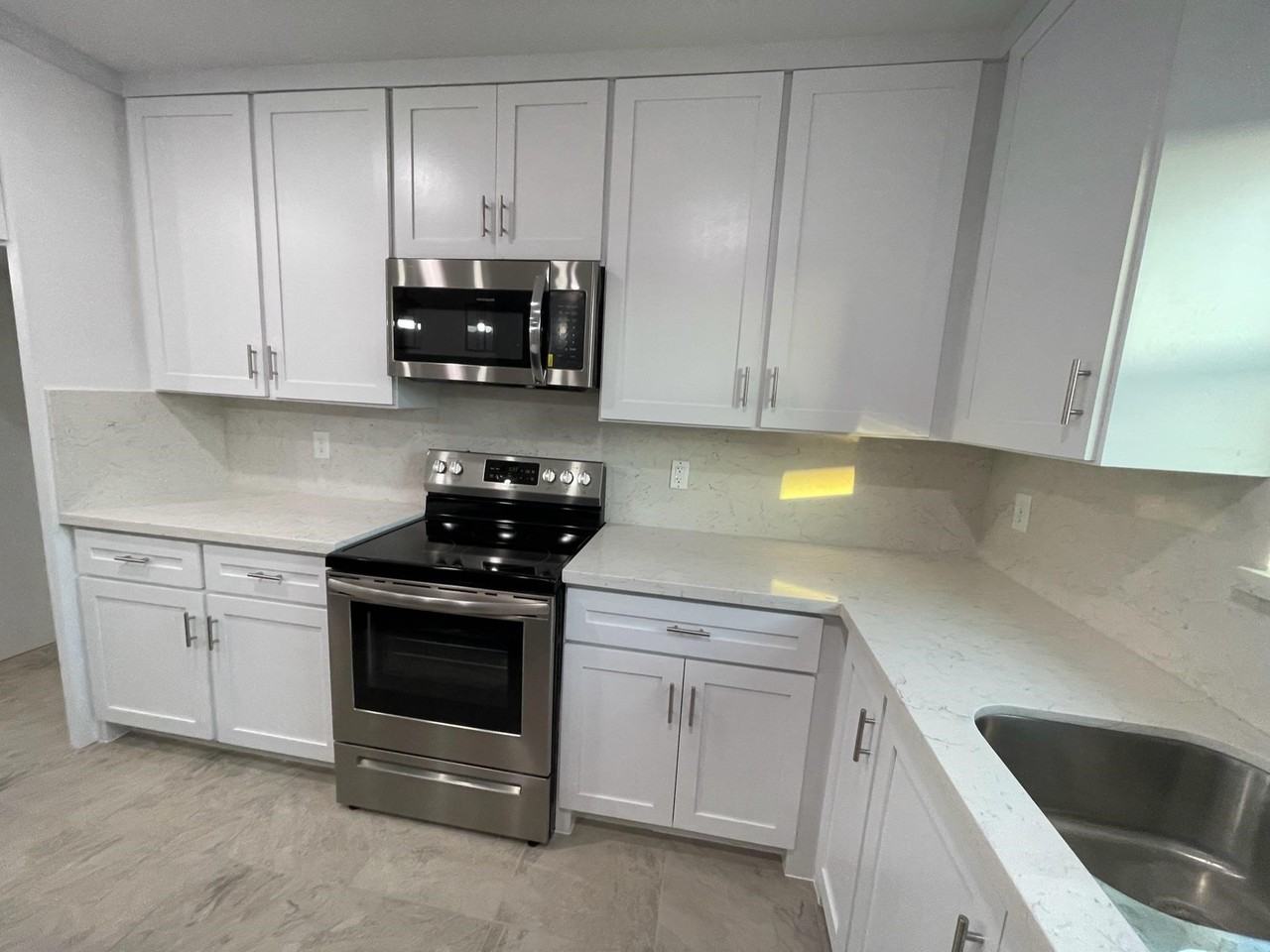 5527 Conroe St - Photo 6 of 27