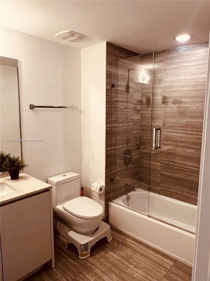 1010 Brickell Ave #2710 - Photo 6 of 21